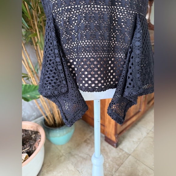 BCBG Maxazria Vicktoria Peplum Lace Blouse
Black Tan medium - Picture 11 of 16